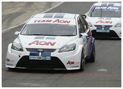 Ekipa Aon TNG Ford trkački automobili u nizu